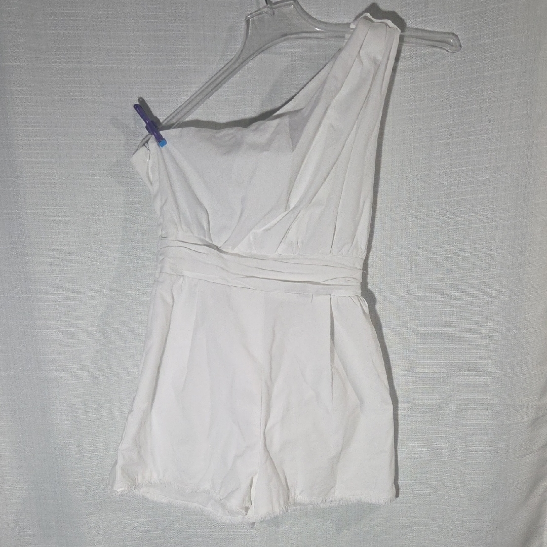Isabelinass Womens Size Small One Shoulder Romper White Elegant